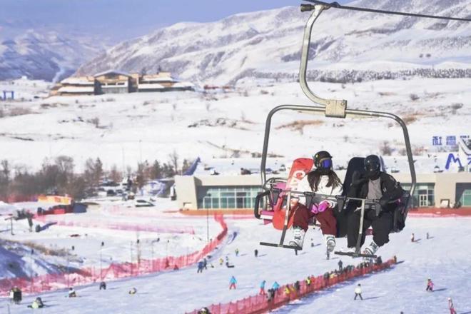 九游体育网站：国内滑雪天花板新疆冬季怎么玩？(图9)