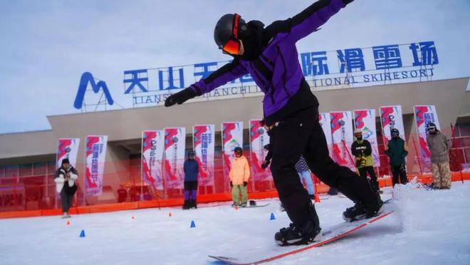 九游体育网站：国内滑雪天花板新疆冬季怎么玩？(图7)
