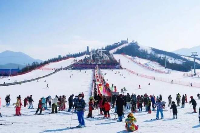 九游体育网站：人报干头条甘肃临夏州和政县：法台山滑雪旅游度假地成全省首个国家级滑雪旅游度假地(图1)