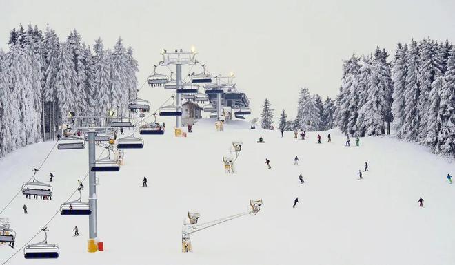 九游体育网站：当“北雪南移”雪场是门好生意吗？(图8)