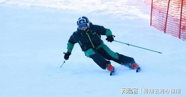 九游体育：冰雪奇缘：探秘中国各地的冰雪经济与旅游魅力(图4)