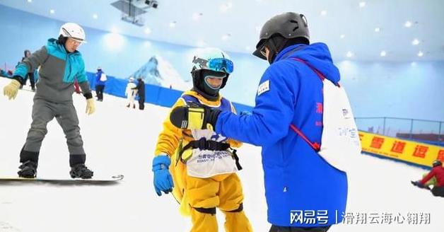 九游体育：冰雪奇缘：探秘中国各地的冰雪经济与旅游魅力(图1)