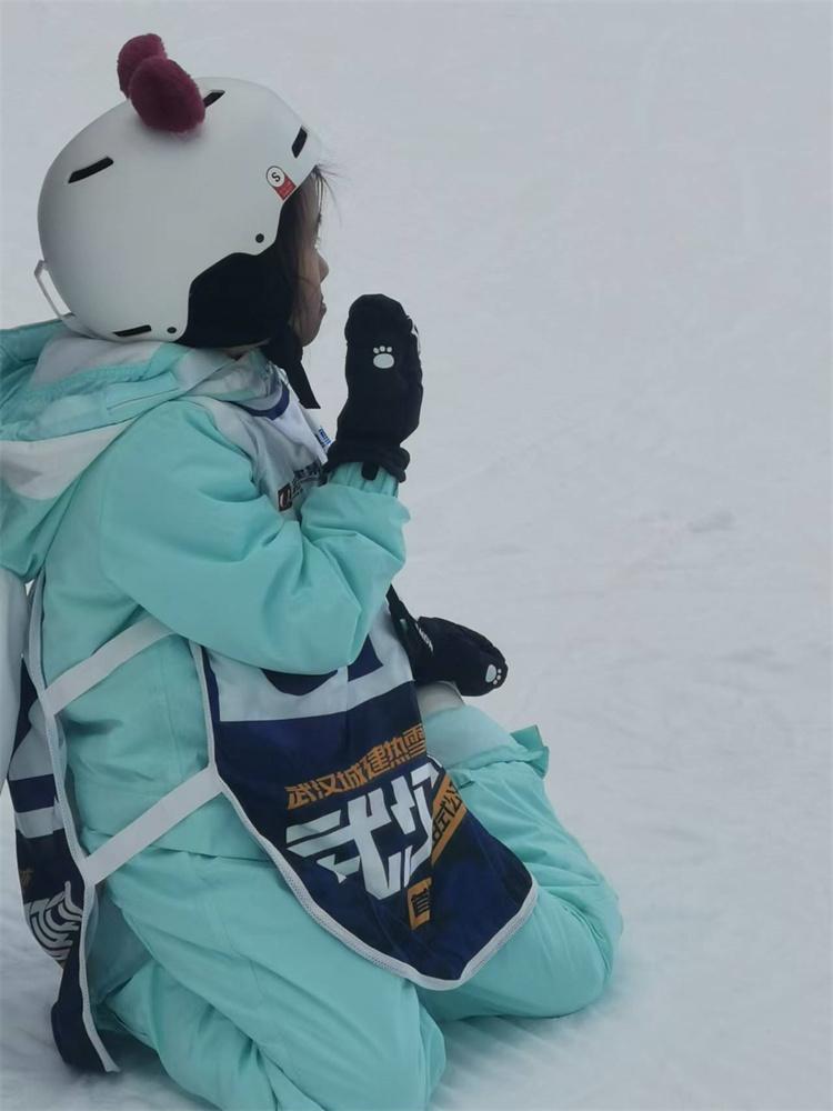 冰雪产业迎巨大机遇华中最大室内雪场火爆开启(图4)