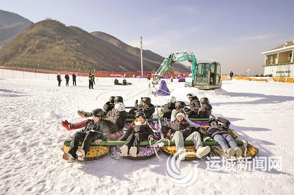 九游体育网站：冰雪运动“燃”起来(图2)