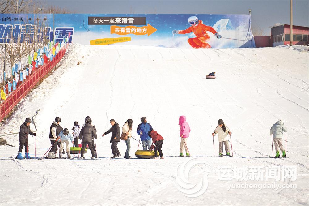 九游体育网站：冰雪运动“燃”起来(图4)