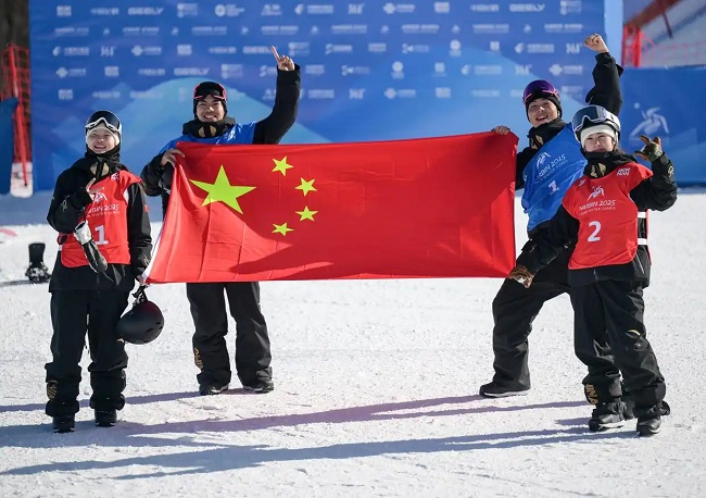 亚冬会︱单板滑雪大跳台中国队包揽男子和女子冠亚军(图1)