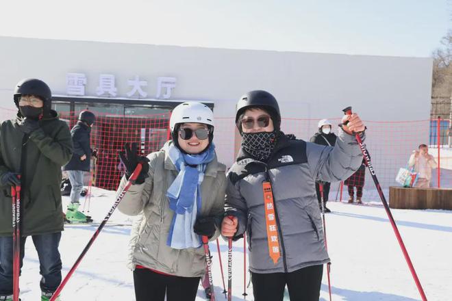 全国媒体看吉林市｜冰雪吉林激情北山！媒体大咖亲身体验冰雪魅力(图2)