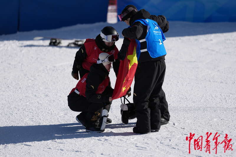 4名中国选手包揽亚冬会单板滑雪大跳台男女冠亚军(图4)