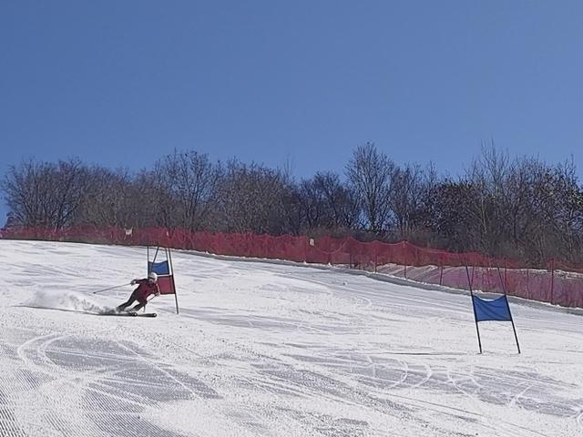 延边州高山滑雪比赛举行(图3)