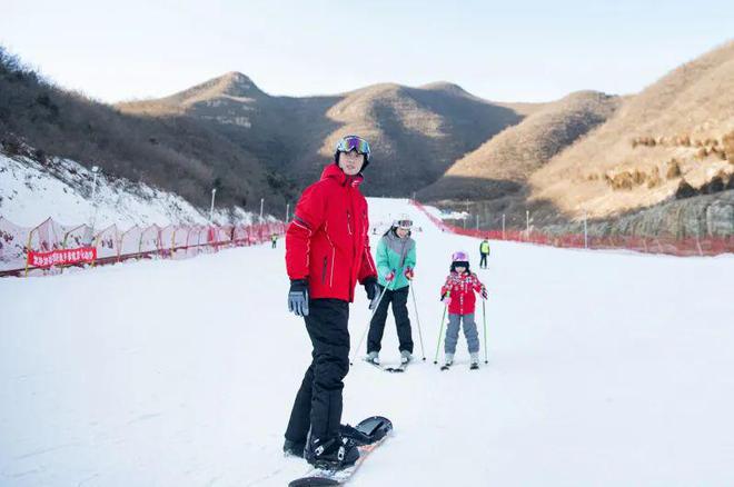九游体育：就在家门口！北京昌平静之湖·滑雪入门营单飞亲子任选畅享冰雪乐趣(图6)