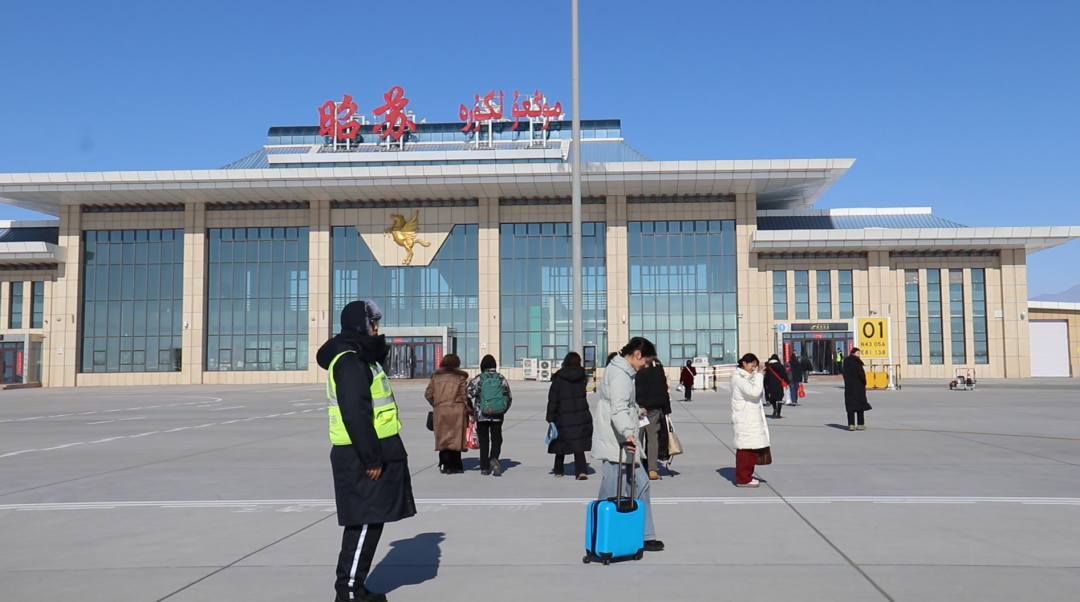 冰雪旅游热潮不减机场客流量刷新纪录(图2)