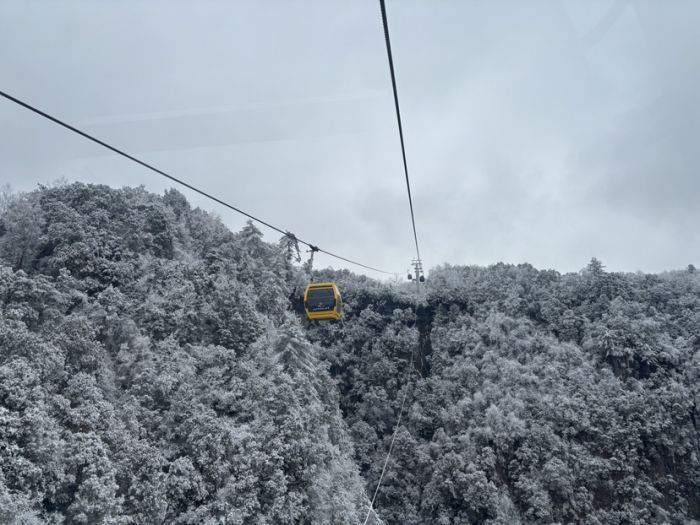 石棉县王岗坪景区滑雪场今冬第一滑“开板”(图3)