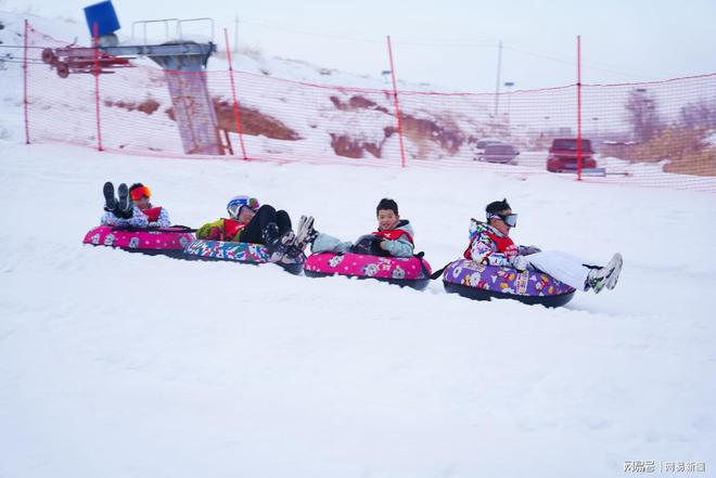 昌吉州成功举办“冬游天山别样暖”青少年滑雪体验冬令营(图5)