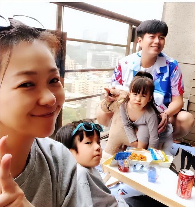 女星六月被曝出轨小20岁滑雪教练夫妻已分床8年丈夫选择原谅(图4)