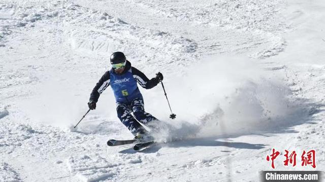 全国70多名滑雪爱好者亚布力挑战“亚洲最陡”野雪赛道(图2)