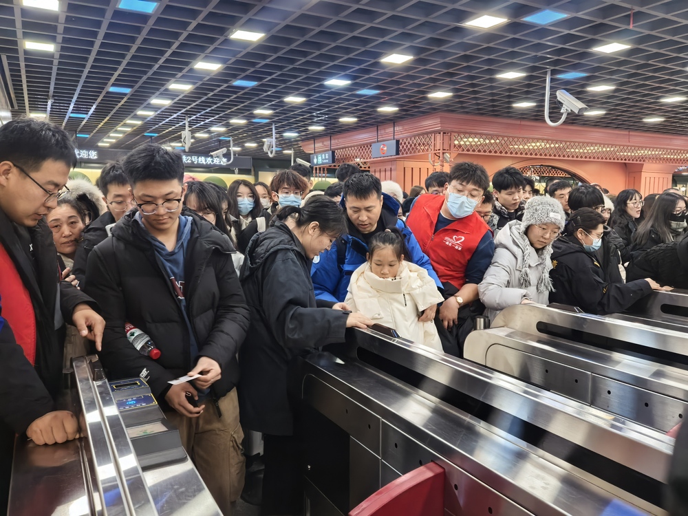 九游体育：亚冬热度：冰天雪地里的一把火(图1)