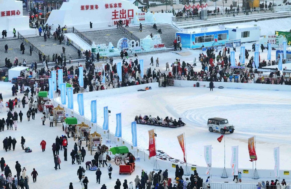 九游体育：亚冬热度：冰天雪地里的一把火(图2)
