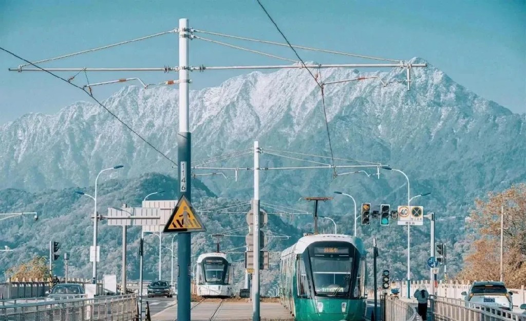 到都江堰打卡冠军滑雪场领略“三遗”之城冰雪魅力(图8)