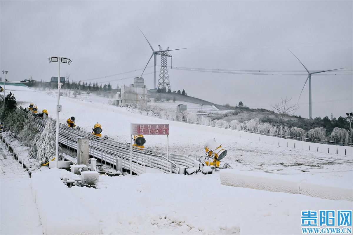 【新春走基层】高坡乡村民的“新职业”：滑雪教练(图2)