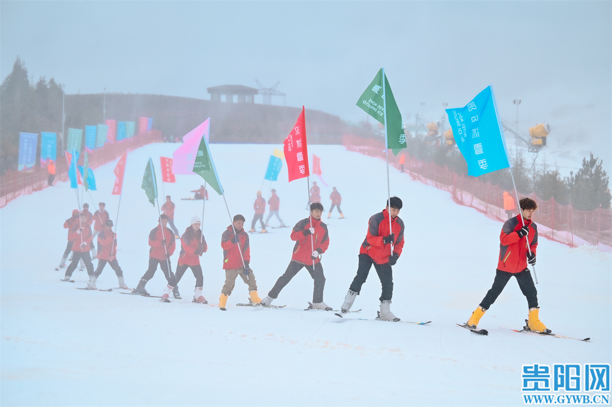 【新春走基层】高坡乡村民的“新职业”：滑雪教练(图4)