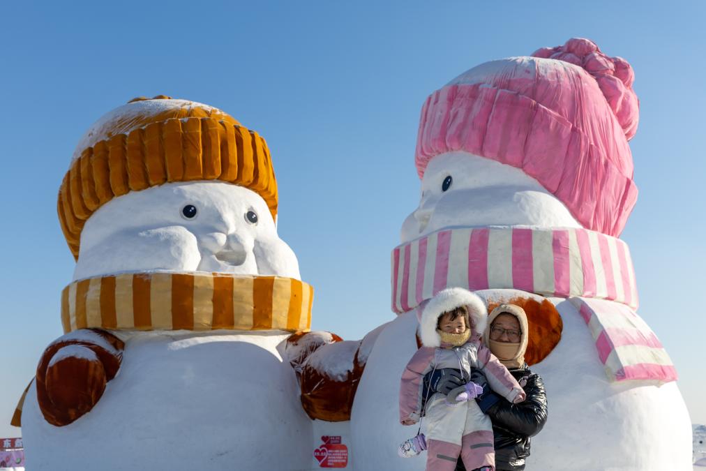 九游体育网站：冰雪旅游“热”力绽放各地活动精彩纷呈(图3)