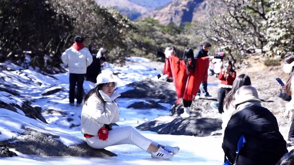 九游体育网站：冰雪旅游“热”力绽放各地活动精彩纷呈(图18)