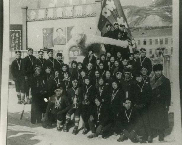 九游体育：冰雪头条：冰雪运动之城的历史记忆(图1)