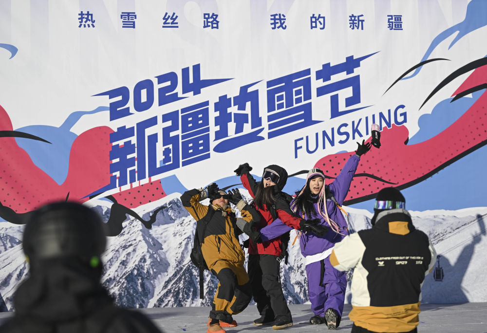新华全媒+丨冰雪运动成就新疆文旅新名片(图14)