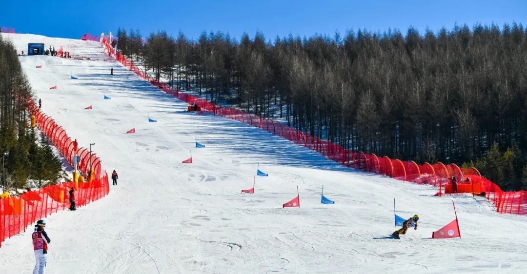 九游体育：“2024全国青少年四季滑雪挑战赛”总决赛于崇礼雪如意滑雪场成功举办(图4)