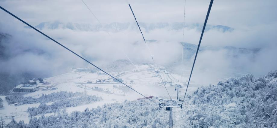 九游体育：蜀道山｜不是东北去不起而是四川的滑雪场更有性价比(图2)