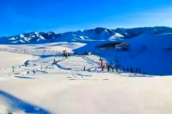 新手滑雪怎么学（基础上手技巧）(图1)