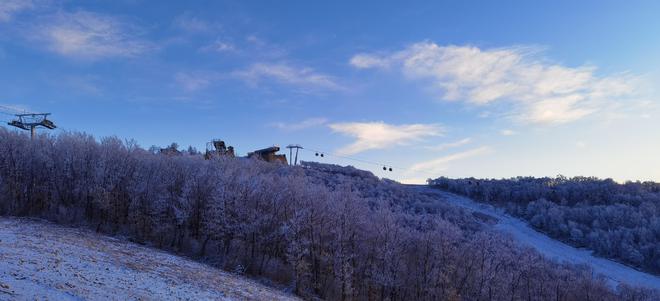 国家级滑雪旅游度假地河北滦平金山岭滑雪旅游度假地：河北旅投打造“环京雪域之(图5)