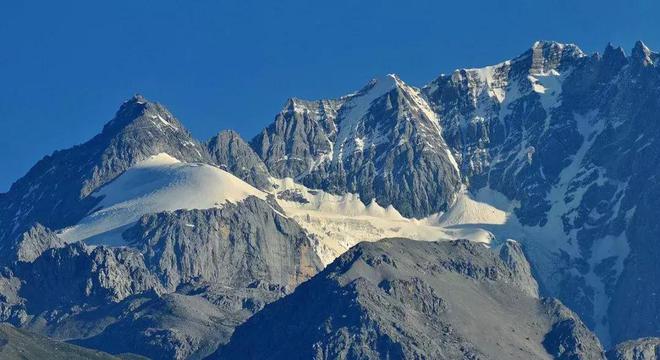 九游体育网站：四川国旅成都天府二分社：玉龙雪山奏响冬日恋曲(图1)