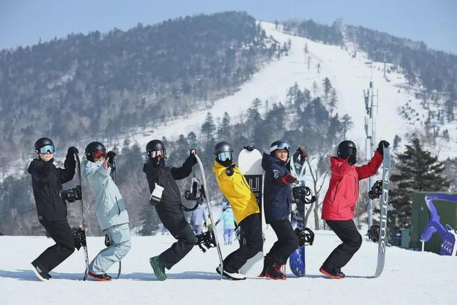 阳光暖春雪好快来北大湖滑春雪！(图2)