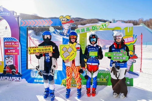 九游体育：滑雪盛事燃动赛场！赛哺高助力青少年玩转冰雪运动(图1)