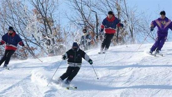 九游体育：冬季耍雪国内最佳十大滑雪胜地(图2)