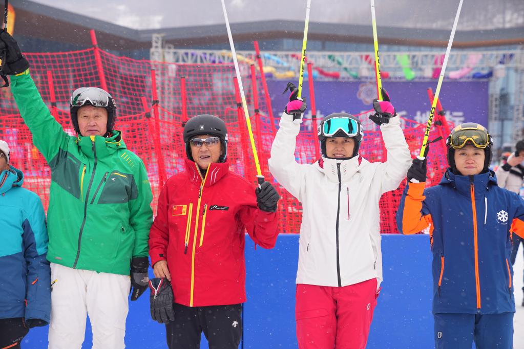 九游体育网站：走近冬奥｜新中国第一座高山滑雪场“重装绽放”(图1)