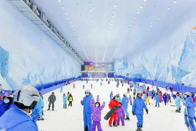 九游体育：人在工位心在雪场！清明小长假去武汉滑雪就对了！(图2)