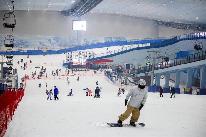 九游体育网站：冰雪消融“热雪”更热！丨哈尔滨室内滑雪场引全国雪友春季“追雪”(图1)