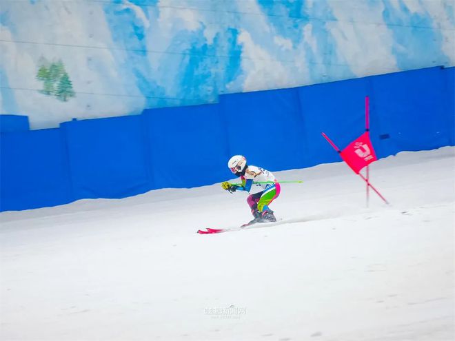 九游体育网站：冰雪消融“热雪”更热！丨哈尔滨室内滑雪场引全国雪友春季“追雪”(图5)