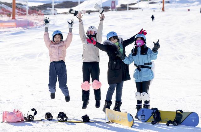新华全媒+冰雪运动成就新疆文旅新名片(图26)