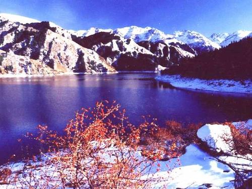 国内冬季赏雪十大旅游地长白山你去过吗？(图1)