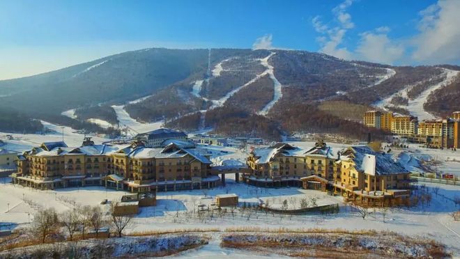 冬季撒欢全攻略：国内八大滑雪胜地嗨到停不下来！(图6)
