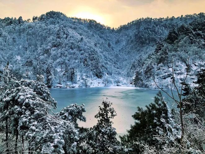 冬季撒欢全攻略：国内八大滑雪胜地嗨到停不下来！(图18)