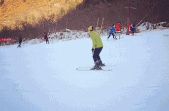 九游体育网站：滑雪初学者需要注意些什么？(图5)