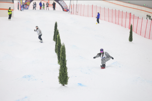甘露山滑雪赛盛大开幕迦南艺传媒助力文旅融合新典范(图3)