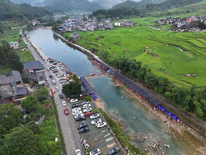 人气旺文旅热消费兴——中国暑期经济“热”力四射(图6)
