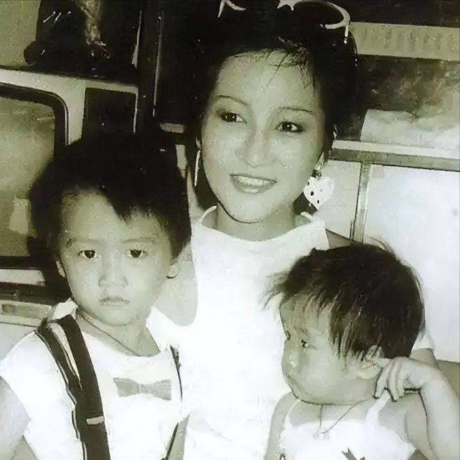 九游体育网站：88岁谢贤考虑后事已交代陪葬品和遗产唯独放不下小林青霞母子(图14)