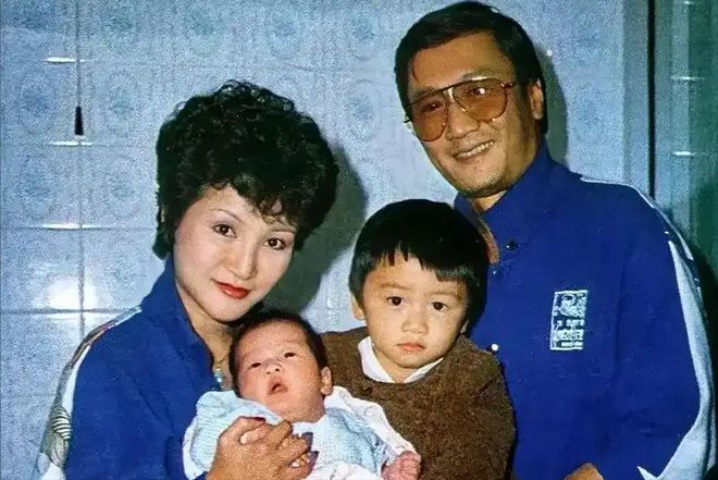 九游体育网站：88岁谢贤考虑后事已交代陪葬品和遗产唯独放不下小林青霞母子(图15)
