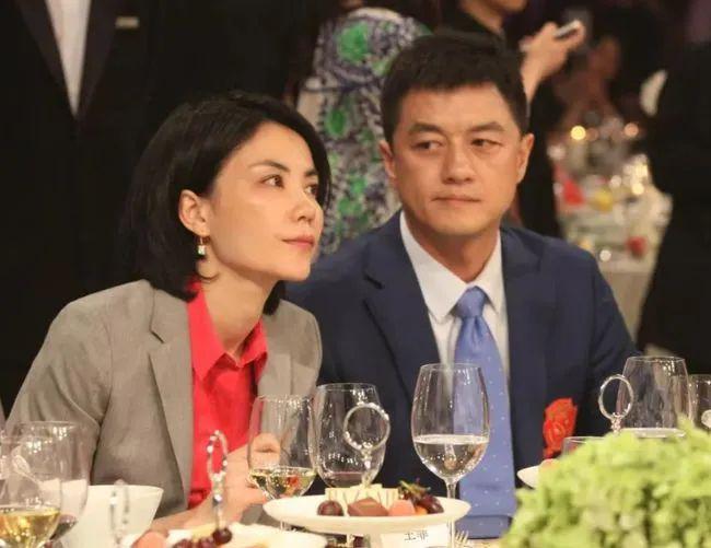 九游体育网站：李亚鹏北京租房度日从大平层搬回小房子创业失败生活拮据(图9)